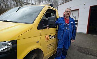 Bernd Frohloff fährt zu den letzten Baustellen in seinem regulären Arbeitsleben. Er ist bald Rentner und freut sich auf den neuen Lebensabschnitt. - Ilja Regier Bernd Frohloff fährt zu den letzten Baustellen in seinem regulären Arbeitsleben. Er ist bald Rentner und freut sich auf den neuen Lebensabschnitt. - Ilja Regier