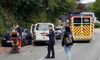 In Hiddenhausen ist es auf der Bünder Straße zu einem Verkehrsunfall gekommen. - Claus Frickemeier In Hiddenhausen ist es auf der Bünder Straße zu einem Verkehrsunfall gekommen. - Claus Frickemeier