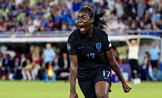 Rettete England mit ihrem Tor in die Verlängerung: Michelle Agyemang. - Jean-Christophe Bott/KEYSTONE/dpa Rettete England mit ihrem Tor in die Verlängerung: Michelle Agyemang. - Jean-Christophe Bott/KEYSTONE/dpa