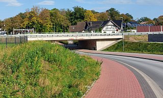 Das Bauvorhaben betrifft den Bereich oberhalb der neuen Unterführung des Baugebiets Lerchenweg auf beiden Seiten der B 64. - Regina Brucksch Das Bauvorhaben betrifft den Bereich oberhalb der neuen Unterführung des Baugebiets Lerchenweg auf beiden Seiten der B 64. - Regina Brucksch
