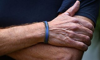 «Thin Blue Line»: Zeichen der Anerkennung für die Polzei oder Ausdruck rechter Gesinnung?. - Foto: Karl-Josef Hildenbrand/dpa «Thin Blue Line»: Zeichen der Anerkennung für die Polzei oder Ausdruck rechter Gesinnung?. - Foto: Karl-Josef Hildenbrand/dpa