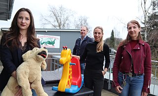 Isa Buchholz (Fachberatung städtische Kindertageseinrichtungen, v. l.), Alwin Offel (Teamleitung Kindertagesbetreuung/Jugendamt), heilpädagogische Fachkraft Jennifer Brandt und Leiterin der Kita und Familienzentrum Bornbrede, Claudia Josef. - Susanne Barth Isa Buchholz (Fachberatung städtische Kindertageseinrichtungen, v. l.), Alwin Offel (Teamleitung Kindertagesbetreuung/Jugendamt), heilpädagogische Fachkraft Jennifer Brandt und Leiterin der Kita und Familienzentrum Bornbrede, Claudia Josef. - Susanne Barth