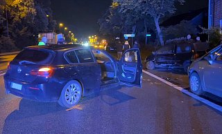 Ein BMW-Fahrer aus Gütersloh geriet auf dem Nordring in den Gegenverkehr und beschädigte insgesamt drei weitere Fahrzeuge. - Thorsten Heß Ein BMW-Fahrer aus Gütersloh geriet auf dem Nordring in den Gegenverkehr und beschädigte insgesamt drei weitere Fahrzeuge. - Thorsten Heß