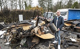 Gas aus einer solchen Gasflasche habe vermutlich das Feuer ausgelöst, vermutet Kai Manheimer. Der Brand habe seine gesamte Habe vernichtet. - Jörg Dieckmann Gas aus einer solchen Gasflasche habe vermutlich das Feuer ausgelöst, vermutet Kai Manheimer. Der Brand habe seine gesamte Habe vernichtet. - Jörg Dieckmann