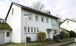 Dieses ehemalige britische Offiziershaus an der Joseph-Hayden-Straße ist in Köln versteigert worden. - Dieckmann-Fotodesign l Bielefeld Dieses ehemalige britische Offiziershaus an der Joseph-Hayden-Straße ist in Köln versteigert worden. - Dieckmann-Fotodesign l Bielefeld