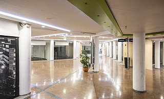 Das Jahnplatzforum ist zu einem "lost place", zu einem verlassenen Ort geworden. Es ist weiter geöffnet. Auch der Zugang zur Stdatbahn bleibt möglich. - Jörg Dieckmann Das Jahnplatzforum ist zu einem "lost place", zu einem verlassenen Ort geworden. Es ist weiter geöffnet. Auch der Zugang zur Stdatbahn bleibt möglich. - Jörg Dieckmann