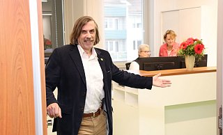 Willkommen im Rathaus! Norbert Morkes an seinem ersten Arbeitstag als neuer Bürgermeister von Gütersloh. - Stadt Gütersloh Willkommen im Rathaus! Norbert Morkes an seinem ersten Arbeitstag als neuer Bürgermeister von Gütersloh. - Stadt Gütersloh