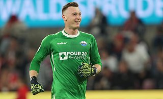 SCP-Torwart Markus Schubert hatte in Köln bei seinem ersten Zweitligaspiel für Paderborn wenig Arbeit, aber viel zu lachen. - picture alliance / DeFodi Images SCP-Torwart Markus Schubert hatte in Köln bei seinem ersten Zweitligaspiel für Paderborn wenig Arbeit, aber viel zu lachen. - picture alliance / DeFodi Images