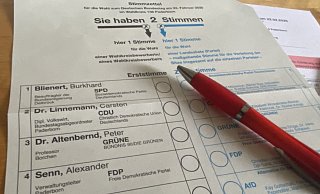Zwei Kreuze darf jeder Wahlberechtigte aus dem Kreis Paderborn bei der Bundestagswahl 2025 auf dem Wahlzettel machen. - Symbolbild Marc Schröder Zwei Kreuze darf jeder Wahlberechtigte aus dem Kreis Paderborn bei der Bundestagswahl 2025 auf dem Wahlzettel machen. - Symbolbild Marc Schröder