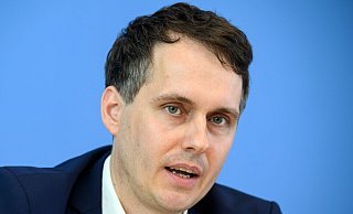 Grünen-Haushaltsexperte Sven-Christian Kindler zeigt sich hinsichtlich der Etatplanung 2024 zuversichtlich. - Bernd von Jutrczenka/dpa Grünen-Haushaltsexperte Sven-Christian Kindler zeigt sich hinsichtlich der Etatplanung 2024 zuversichtlich. - Bernd von Jutrczenka/dpa
