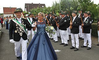 Ein besonderes Jahr: Das Ahdener Königspaar Manfred und Ilona Lemm. - Johannes Büttner Ein besonderes Jahr: Das Ahdener Königspaar Manfred und Ilona Lemm. - Johannes Büttner