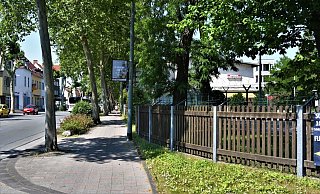 Die Bielefelder Straße in Sennelager bietet wenig Raum für die Bedürfnisse aller Verkehrsteilnehmer. - Holger Kosbab Die Bielefelder Straße in Sennelager bietet wenig Raum für die Bedürfnisse aller Verkehrsteilnehmer. - Holger Kosbab