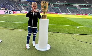 Einlaufkind Ole Ellermeyer hat den DFB-Pokal aus nächster Nähe gesehen. - NW Einlaufkind Ole Ellermeyer hat den DFB-Pokal aus nächster Nähe gesehen. - NW