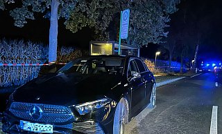 Der Mercedes des 75-jährigen Mannes aus Delbrück wurde im Anschluss an den Unfall von der Gütersloher Polizei sichergestellt. - Christian Bröder Der Mercedes des 75-jährigen Mannes aus Delbrück wurde im Anschluss an den Unfall von der Gütersloher Polizei sichergestellt. - Christian Bröder