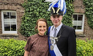 Vom Oberst zum König: Andreas und Teresa Vieth regieren die Schützen in Großeneder. - Schützen Großeneder Vom Oberst zum König: Andreas und Teresa Vieth regieren die Schützen in Großeneder. - Schützen Großeneder
