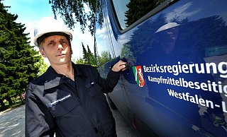 Sprengmittelexperte Karl-Heinz Clemens wird die Weltkriegsbombe im Erdreich des neuen Baugebiets "Grünheide" im Laufe des Tages entschärfen. - Barbara Franke Sprengmittelexperte Karl-Heinz Clemens wird die Weltkriegsbombe im Erdreich des neuen Baugebiets "Grünheide" im Laufe des Tages entschärfen. - Barbara Franke