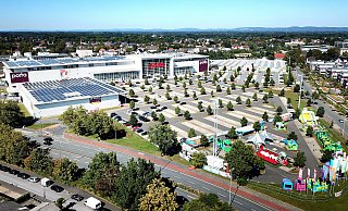 Der Parkplatz des Möbelhauses Porta in Gütersloh soll sich in Zukunft grundlegend verändern. - Andreas Frücht Der Parkplatz des Möbelhauses Porta in Gütersloh soll sich in Zukunft grundlegend verändern. - Andreas Frücht