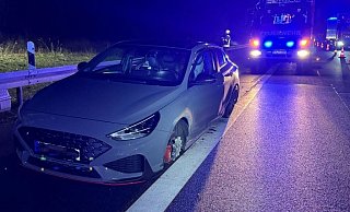 Der Fahrer des Hyundai wurde bei dem Unfalll in der Nacht zu Montag leicht verletzt. - FFW Breuna Der Fahrer des Hyundai wurde bei dem Unfalll in der Nacht zu Montag leicht verletzt. - FFW Breuna