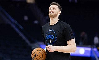 Bei den Olympischen Spielen 2028 in Los Angeles wäre der NBA-Profi Isaiah Hartenstein nach eigenen Angaben gerne dabei. - Benjamin Fanjoy/FR171948 AP/AP/dpa Bei den Olympischen Spielen 2028 in Los Angeles wäre der NBA-Profi Isaiah Hartenstein nach eigenen Angaben gerne dabei. - Benjamin Fanjoy/FR171948 AP/AP/dpa