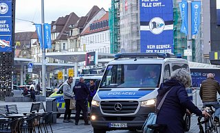 In der Bielefelder Innenstadt fahndet die Polizei nach einem bewaffneten Ladendieb. - Paul Brinkmann In der Bielefelder Innenstadt fahndet die Polizei nach einem bewaffneten Ladendieb. - Paul Brinkmann
