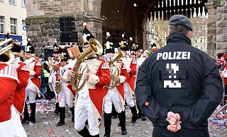 Die Polizei spricht insgesamt von "friedlichen und ruhigen" Feierlichkeiten. - Themenfoto/picture alliance Die Polizei spricht insgesamt von "friedlichen und ruhigen" Feierlichkeiten. - Themenfoto/picture alliance