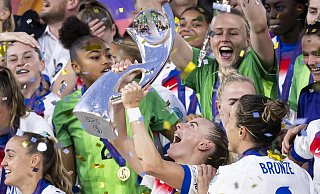 Nach einem Krimi im EM-Finale sind Englands Fußballerinnen erneut Europameister. - Jean-Christophe Bott/KEYSTONE/dpa Nach einem Krimi im EM-Finale sind Englands Fußballerinnen erneut Europameister. - Jean-Christophe Bott/KEYSTONE/dpa