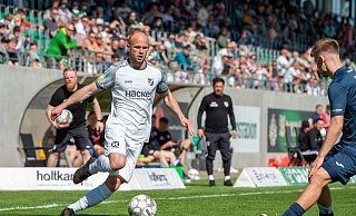 Auf Abschiedstour: Der zum 1. FC Bocholt wechselnde Patrick Kurzen (l.) wird gegen RW Oberhausen zum vorletzten Mal im Trikot des SV Rödinghausen im Häcker Wiehenstadion auflaufen. - Joel Beinke Auf Abschiedstour: Der zum 1. FC Bocholt wechselnde Patrick Kurzen (l.) wird gegen RW Oberhausen zum vorletzten Mal im Trikot des SV Rödinghausen im Häcker Wiehenstadion auflaufen. - Joel Beinke