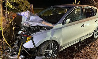 In dem Unfallwagen, einem Hyundai, saßen insgesamt vier junge Männer. Der jüngste von ihnen ist an seinen schweren Verletzungen gestorben. - Feuerwehr Porta In dem Unfallwagen, einem Hyundai, saßen insgesamt vier junge Männer. Der jüngste von ihnen ist an seinen schweren Verletzungen gestorben. - Feuerwehr Porta