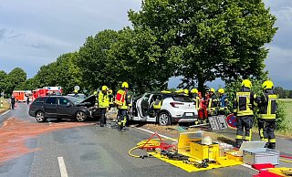 In Herzebrock-Clarholz wurden am Mittwoch drei Menschen bei einem schweren Unfall verletzt, zwei davon schwer. - Thorsten Heß In Herzebrock-Clarholz wurden am Mittwoch drei Menschen bei einem schweren Unfall verletzt, zwei davon schwer. - Thorsten Heß