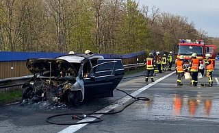 Feuerwehr und Polizei sind am Freitagabend auf die A2 ausgerückt. - Charlotte Mahncke Feuerwehr und Polizei sind am Freitagabend auf die A2 ausgerückt. - Charlotte Mahncke