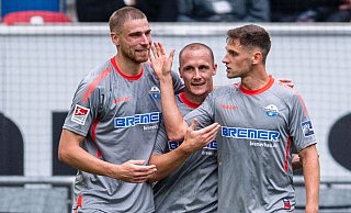 Rückkehrer Sven Michel (M.) spielt wieder mit seinem alten Sturmpartner Felix Platte für den SCP. Marco Schuster (r.) wird den Verein dagegen verlassen. - picture alliance/dpa Rückkehrer Sven Michel (M.) spielt wieder mit seinem alten Sturmpartner Felix Platte für den SCP. Marco Schuster (r.) wird den Verein dagegen verlassen. - picture alliance/dpa
