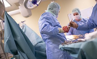 Erste Kliniken bauen aufgrund der Einnahmeverluste Arztstellen ab. - picture alliance Erste Kliniken bauen aufgrund der Einnahmeverluste Arztstellen ab. - picture alliance