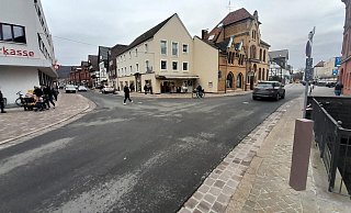 An der Kreuzung Nicolaistraße/Grubestraße/Corbiestraße gab es Zebrastreifen. Kommen die wieder? Oder gibt es eine andere Lösung? Der Rat hat entschieden - Simone Flörke An der Kreuzung Nicolaistraße/Grubestraße/Corbiestraße gab es Zebrastreifen. Kommen die wieder? Oder gibt es eine andere Lösung? Der Rat hat entschieden - Simone Flörke