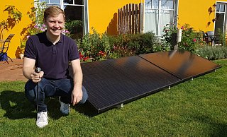 Lukas Hoffmeier hat im August 2020 seinen Job gekündigt und vertreibt seitdem gemeinsam mit seinem Bruder und einem weiteren Geschäftspartner Mini-Solaranlage für Balkon und Garten. - Uwe Pollmeier Lukas Hoffmeier hat im August 2020 seinen Job gekündigt und vertreibt seitdem gemeinsam mit seinem Bruder und einem weiteren Geschäftspartner Mini-Solaranlage für Balkon und Garten. - Uwe Pollmeier