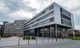 Der AStA hat sich als Körperschaft der Universität an staatliche Neutralität zu halten. - Björn Leisten Der AStA hat sich als Körperschaft der Universität an staatliche Neutralität zu halten. - Björn Leisten
