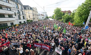 In Deutschland gibt es viel Solidarität mit den Angegriffenen. Die Menschen fordern nun Konsequenzen. - Sebastian Kahnert/dpa In Deutschland gibt es viel Solidarität mit den Angegriffenen. Die Menschen fordern nun Konsequenzen. - Sebastian Kahnert/dpa