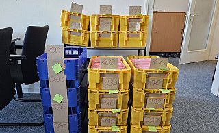 Das Bad Oeynhausener Wahlbüro hat die Briefwahlunterlagen vor dem 8. Februar vorbereitet und die druckfrischen Stimmzettel am Samstagvormittag eingetütet. Am Montag, 10. Februar, sind die Unterlagen verschickt worden. - Volker Müller-Ulrich Das Bad Oeynhausener Wahlbüro hat die Briefwahlunterlagen vor dem 8. Februar vorbereitet und die druckfrischen Stimmzettel am Samstagvormittag eingetütet. Am Montag, 10. Februar, sind die Unterlagen verschickt worden. - Volker Müller-Ulrich