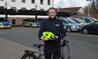 Pia Jungmann ist neue Verkehrssicherheitsberaterin bei der Polizei Höxter. Sie leitet unter anderem den Fahrradlehrgang der vierten Klassen. - Nicole Fischer Pia Jungmann ist neue Verkehrssicherheitsberaterin bei der Polizei Höxter. Sie leitet unter anderem den Fahrradlehrgang der vierten Klassen. - Nicole Fischer