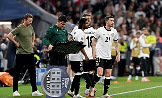 Nächster missglückter Dreifach-Wechsel: Bundestrainer Julian Nagelsmann (l) bringt beim Stand von 1:0 Serge Gnabry, Niclas Füllkrug und Robin Gosens. - Federico Gambarini/dpa Nächster missglückter Dreifach-Wechsel: Bundestrainer Julian Nagelsmann (l) bringt beim Stand von 1:0 Serge Gnabry, Niclas Füllkrug und Robin Gosens. - Federico Gambarini/dpa