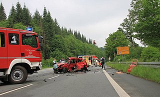 Der Rettungshubschrauber landet an der Unfallstelle. - Madita Schellenberg Der Rettungshubschrauber landet an der Unfallstelle. - Madita Schellenberg
