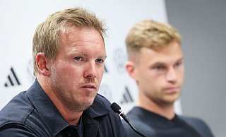 Julian Nagelsmann (l) und Joshua Kimmich bei der Pressekonferenz in Bratislava. - Christian Charisius/dpa Julian Nagelsmann (l) und Joshua Kimmich bei der Pressekonferenz in Bratislava. - Christian Charisius/dpa