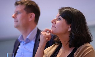 SPD-Politikerin Elvan Korkmaz-Emre, hier mit Thorsten Klute, hat den Wiedereinzug in den Bundestag knapp verpasst. - Andreas Frücht SPD-Politikerin Elvan Korkmaz-Emre, hier mit Thorsten Klute, hat den Wiedereinzug in den Bundestag knapp verpasst. - Andreas Frücht
