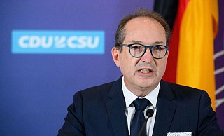 «Wer gegen Israel hetzt, soll mit mindestens sechs Monaten Haft rechnen müssen»: Alexander Dobrindt. - Bernd von Jutrczenka/dpa «Wer gegen Israel hetzt, soll mit mindestens sechs Monaten Haft rechnen müssen»: Alexander Dobrindt. - Bernd von Jutrczenka/dpa