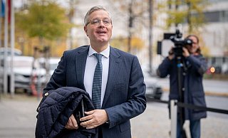 Norbert Röttgen, CDU-Präsidiumsmitglied, kommt zu den Sondersitzungen von Präsidium und Bundesvorstand seiner Partei. - Foto: Kay Nietfeld/dpa Norbert Röttgen, CDU-Präsidiumsmitglied, kommt zu den Sondersitzungen von Präsidium und Bundesvorstand seiner Partei. - Foto: Kay Nietfeld/dpa