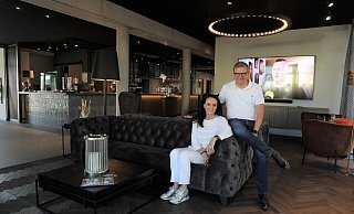 Marlene und Frank Sievers in der Lobby. - Simone Flörke Marlene und Frank Sievers in der Lobby. - Simone Flörke
