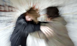 Mehrere Jugendliche gingen auf den Jungen los. - picture-alliance/ dpa Mehrere Jugendliche gingen auf den Jungen los. - picture-alliance/ dpa