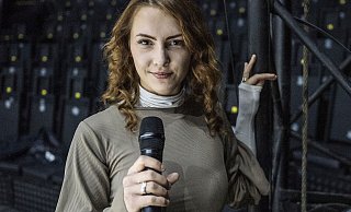 Madlen Paulik wird bei der Flic-Flac-Premiere das erste Mal live vor über 1.000 Leuten singen. - Jörg Dieckmann Madlen Paulik wird bei der Flic-Flac-Premiere das erste Mal live vor über 1.000 Leuten singen. - Jörg Dieckmann