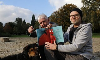 Erwin Grosche (l.) und Gennadi Isaak haben mit "Monster Monster" ihr drittes gemeinsames Buch veröffentlicht. - Henrike Buschmann Erwin Grosche (l.) und Gennadi Isaak haben mit "Monster Monster" ihr drittes gemeinsames Buch veröffentlicht. - Henrike Buschmann
