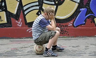 Ärzte diagnostizierten bei 1,9 Prozent der Schüler eine zumeist mittelschwere depressive Episode und bei 2,2 Prozent eine Angststörung. - picture alliance Ärzte diagnostizierten bei 1,9 Prozent der Schüler eine zumeist mittelschwere depressive Episode und bei 2,2 Prozent eine Angststörung. - picture alliance