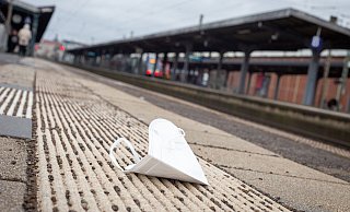 Die Maskenpflicht in Bussen und Bahnen ist gefallen. - Niklas Tüns Die Maskenpflicht in Bussen und Bahnen ist gefallen. - Niklas Tüns